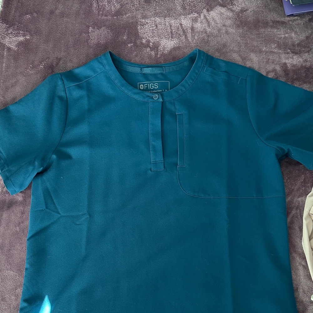Figs Women’s Deep Reef scrub top